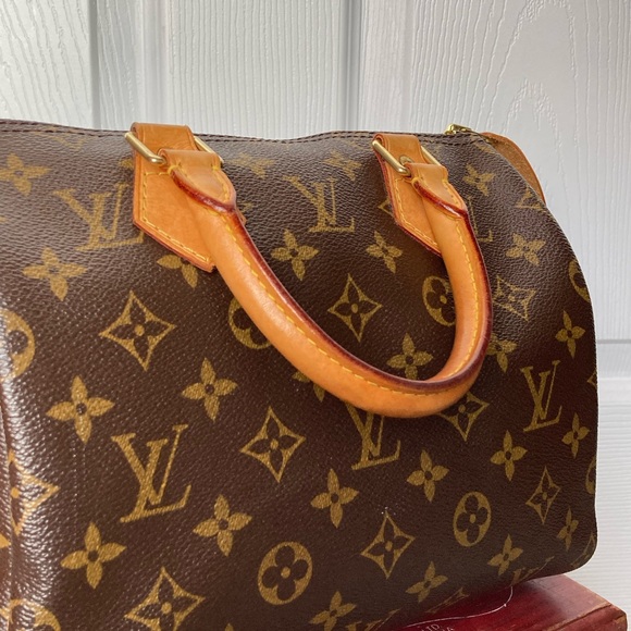 LV Speedy 30 handbag. Gently used… includes dust bag - Picture 6 of 10